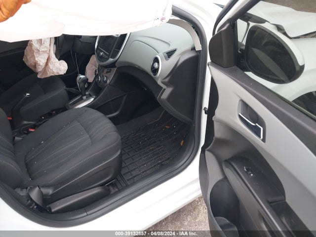 Chevrolet Sonic Lt Auto 2018 1G1JD5SB3J4141314 Image 5