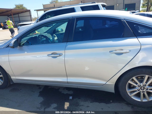 Hyundai SONATA SE 2016 5NPE24AF0GH405671 Image 14