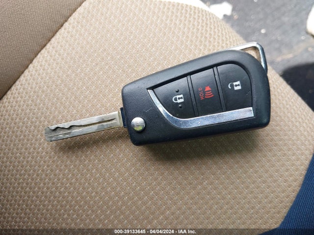 Toyota RAV4 LE 2019 JTMF1RFV5KJ001186 Image 11