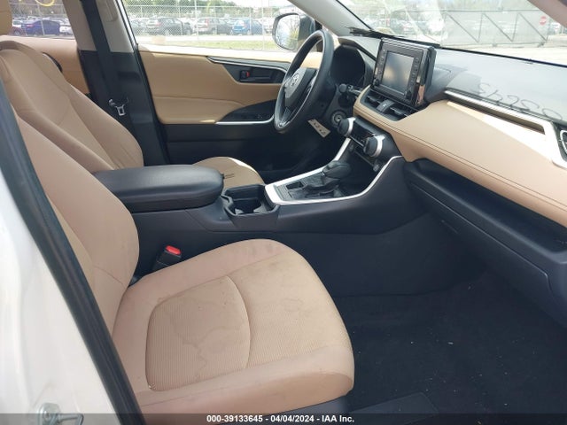 Toyota RAV4 LE 2019 JTMF1RFV5KJ001186 Image 5