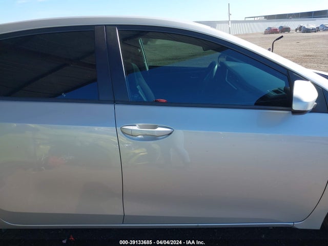 Toyota COROLLA LE 2018 2T1BURHE2JC123355 Image 12