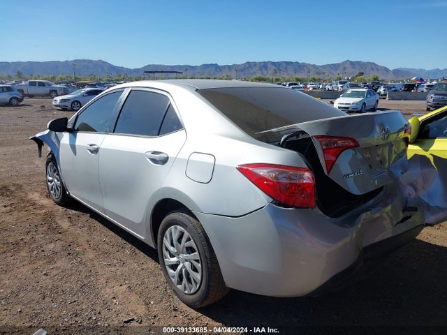 Toyota COROLLA LE 2018 2T1BURHE2JC123355 Image 3
