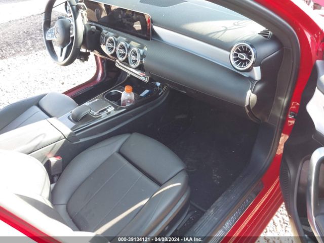 WDD3G4FB0KW021591 Mercedes-Benz A 220 4matic