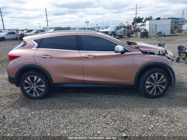 SJKCH5CR3JA055676 Infiniti Qx30 Premium