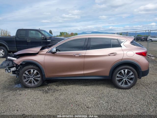 SJKCH5CR3JA055676 Infiniti Qx30 Premium