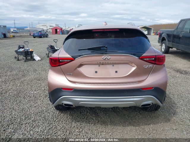 SJKCH5CR3JA055676 Infiniti Qx30 Premium