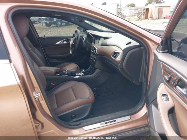 SJKCH5CR3JA055676 Infiniti Qx30 Premium