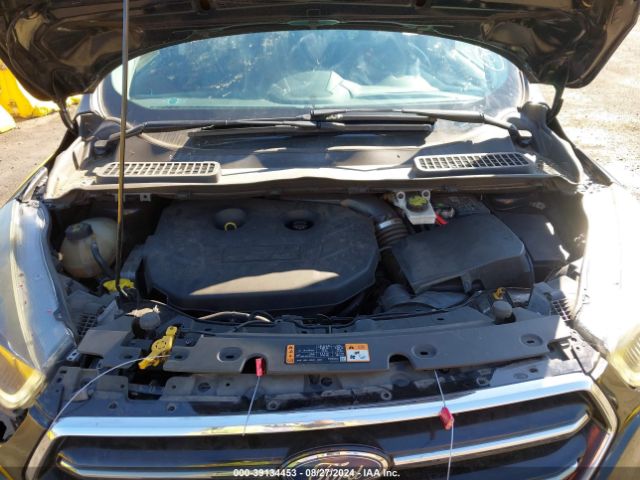 1FMCU0J95HUB30015 Ford Escape Titanium