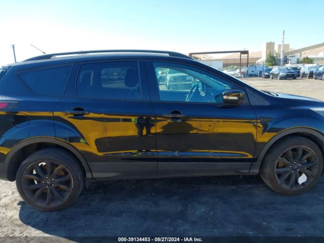 1FMCU0J95HUB30015 Ford Escape Titanium