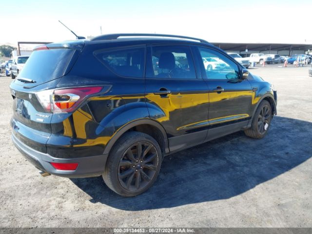 1FMCU0J95HUB30015 Ford Escape Titanium