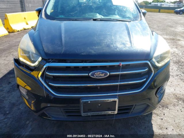 1FMCU0J95HUB30015 Ford Escape Titanium