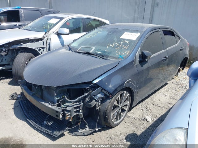 Toyota COROLLA SE 2018 5YFBURHE8JP792634 Image 2