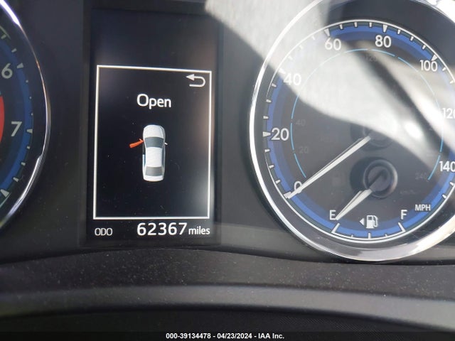 Toyota COROLLA SE 2018 5YFBURHE8JP792634 Image 7