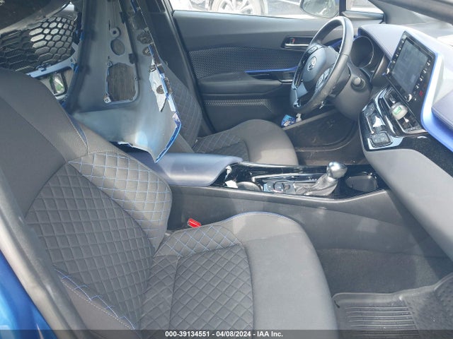 Toyota C-HR XLE 2020 NMTKHMBX5LR103563 Image 5