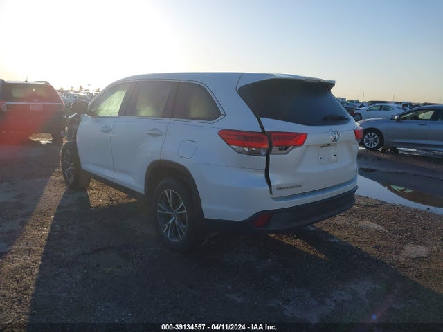 Toyota Highlander Le 2019 5TDZARFH5KS045070 Image 3