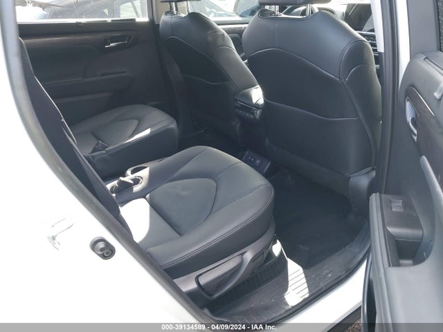 Toyota Highlander Hybrid Platinum 2021 5TDEBRCHXMS022709 Image 8
