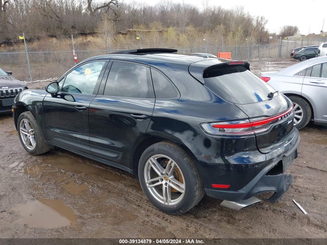 2022 PORSCHE MACAN WP1AA2A53NLB03621 Photo 2