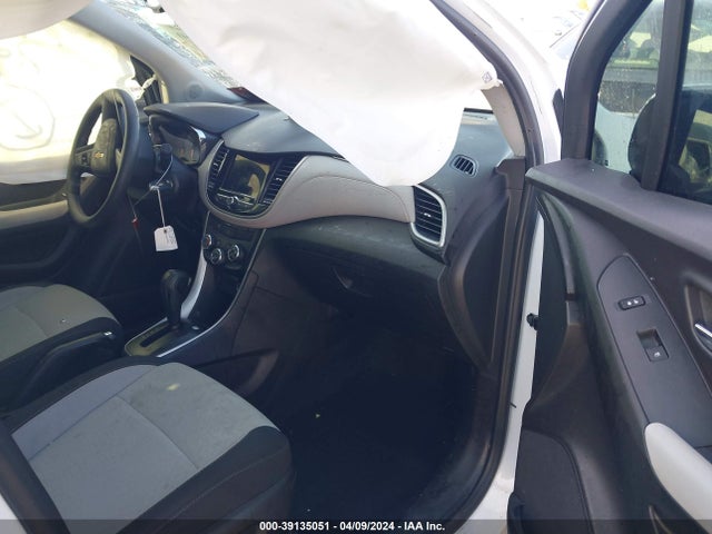 Chevrolet TRAX LS 2019 3GNCJKSB6KL275180 Image 5
