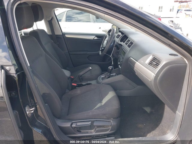3VWD17AJ2FM294809 Volkswagen Jetta 1.8t Se