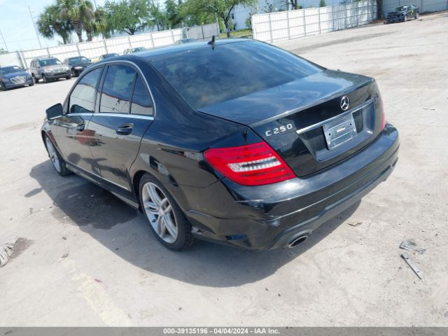 2013 MERCEDES-BENZ C 250 WDDGF4HB3DA762027 Photo 2