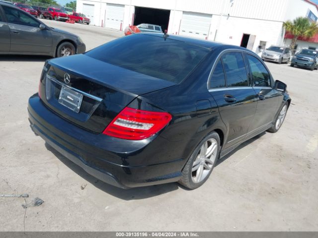 2013 MERCEDES-BENZ C 250 WDDGF4HB3DA762027 Photo 3