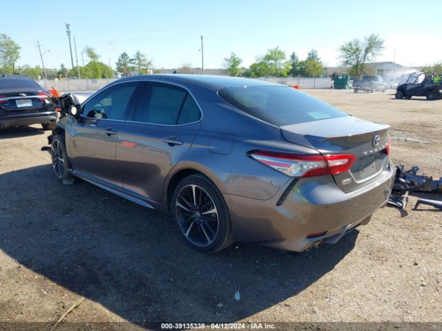 2018 TOYOTA CAMRY 4T1B61HK7JU111055 Photo 2