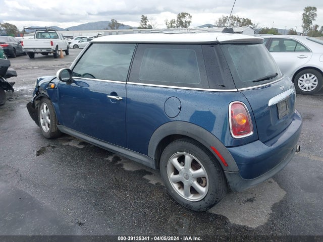 2009 MINI COOPER WMWMF33509TW77390 Photo 2