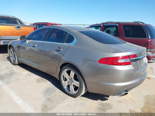 2011 JAGUAR XF SAJWA0FB8BLR87031 Photo 2