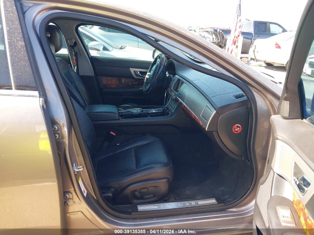 2011 JAGUAR XF SAJWA0FB8BLR87031 Photo 4