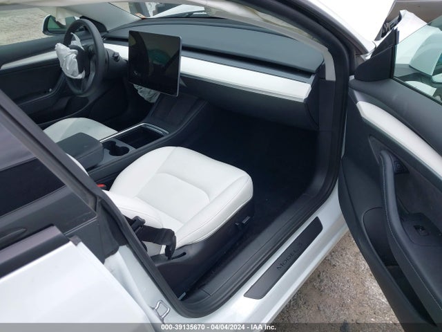 Tesla Model 3 Rear-wheel Drive 2022 5YJ3E1EA7NF303131 Image 5