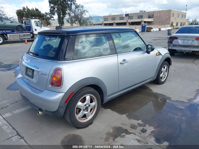 2007 MINI COOPER WMWMF33527TT55461 Photo 3