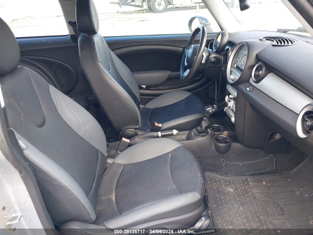 2007 MINI COOPER WMWMF33527TT55461 Photo 4