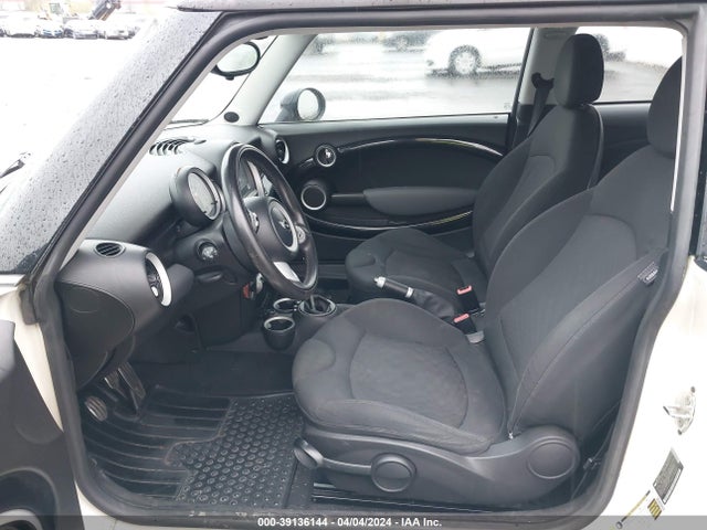 2007 MINI COOPER S WMWMF73567TT82847 Photo 4