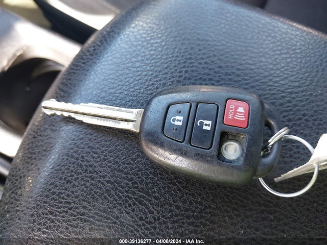 Toyota Rav4 Xle 2017 JTMWFREV8HJ130311 Image 11