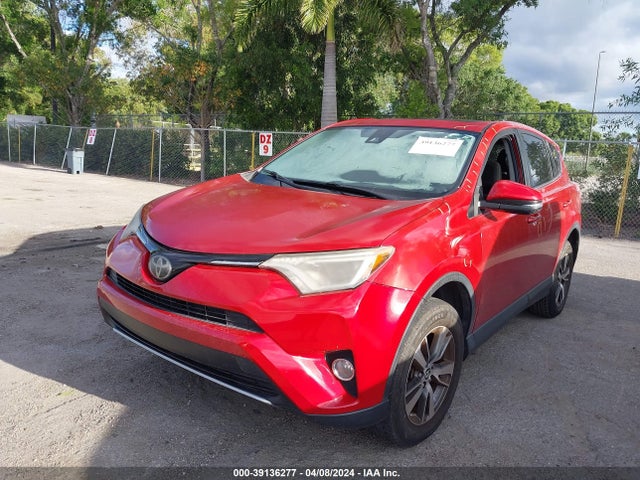 Toyota Rav4 Xle 2017 JTMWFREV8HJ130311 Image 2