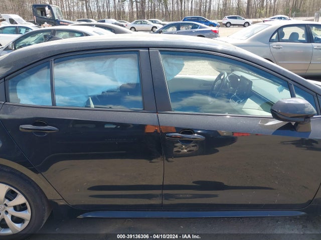 Toyota COROLLA LE 2022 5YFEPMAE0NP305000 Image 13