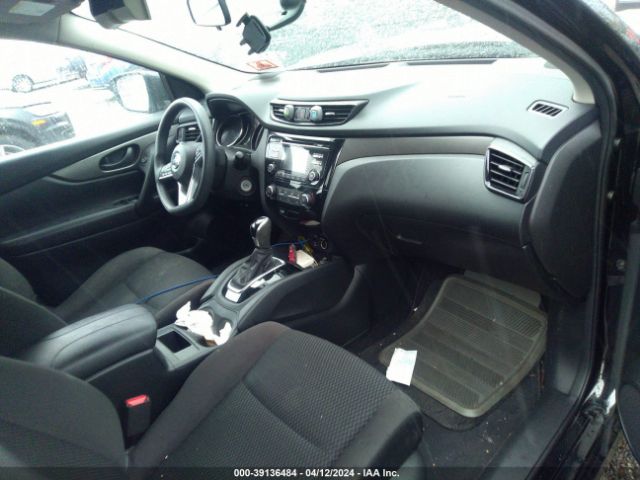 JN1BJ1CP8HW019413 Nissan Rogue Sport S