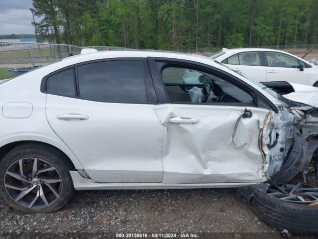 7JR102FK8KG008786 Volvo S60 T5 Momentum