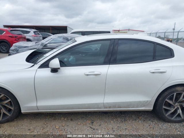 7JR102FK8KG008786 Volvo S60 T5 Momentum