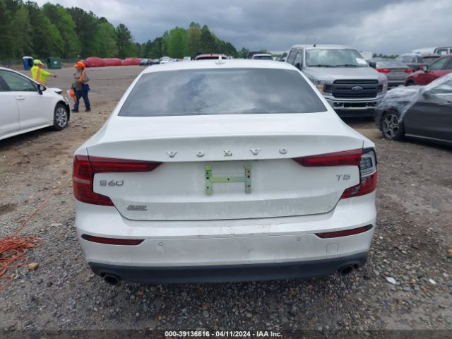 7JR102FK8KG008786 Volvo S60 T5 Momentum