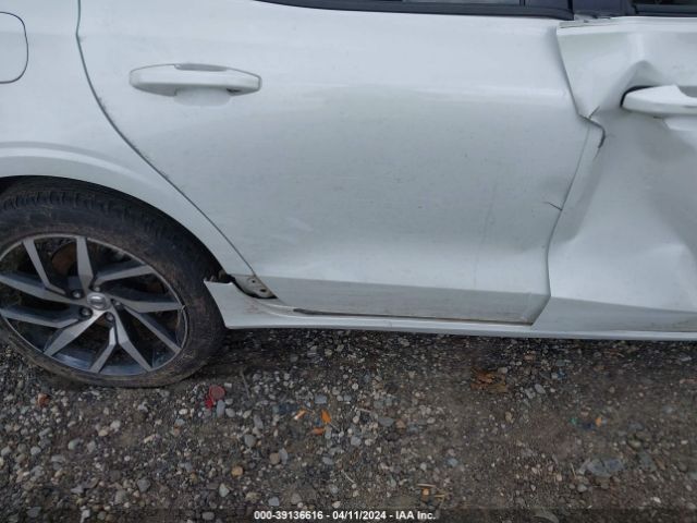 7JR102FK8KG008786 Volvo S60 T5 Momentum
