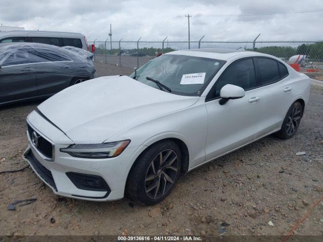 7JR102FK8KG008786 Volvo S60 T5 Momentum