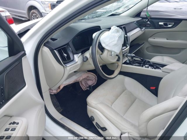 7JR102FK8KG008786 Volvo S60 T5 Momentum