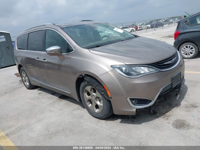2018 2C4RC1N78JR178420 main image