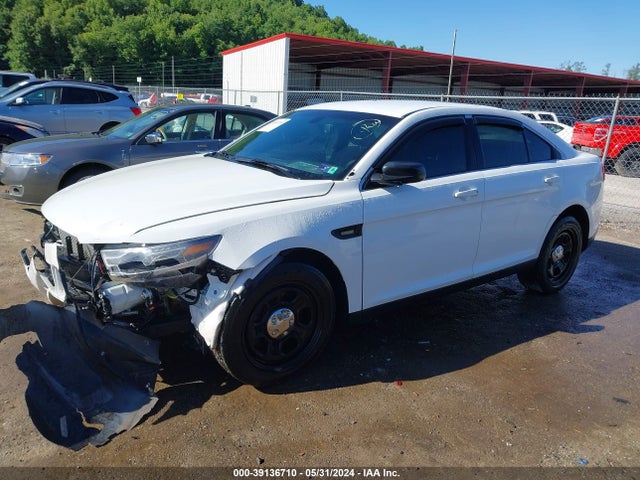 Ford Police Interceptor 2015 1FAHP2MT7FG190402 Image 2