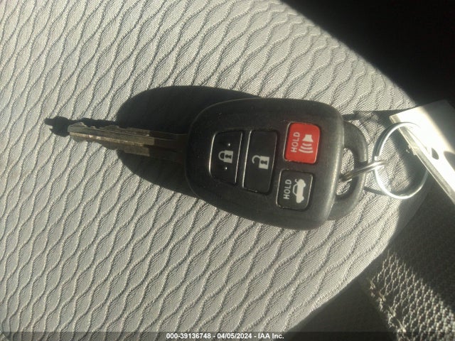 Toyota COROLLA LE 2018 5YFBURHE6JP848098 Image 11