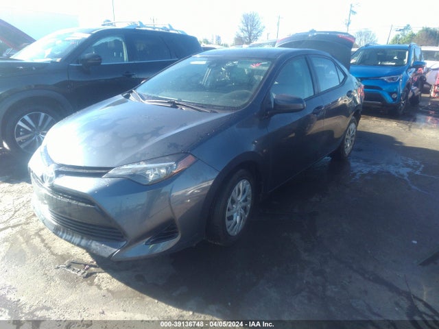 Toyota COROLLA LE 2018 5YFBURHE6JP848098 Image 2