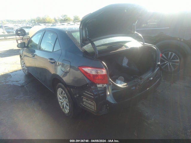 Toyota COROLLA LE 2018 5YFBURHE6JP848098 Image 3