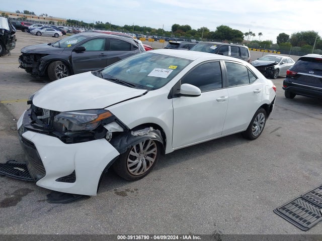Toyota COROLLA LE 2017 5YFBURHE4HP668130 Image 2