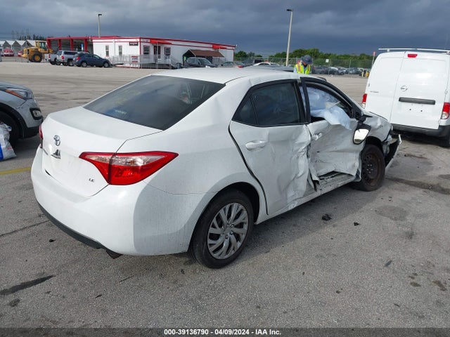 Toyota COROLLA LE 2017 5YFBURHE4HP668130 Image 4